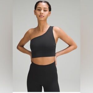 lululemon Align™
Asymmetrical Bra *Light
Support, C/D Cup, Size 6